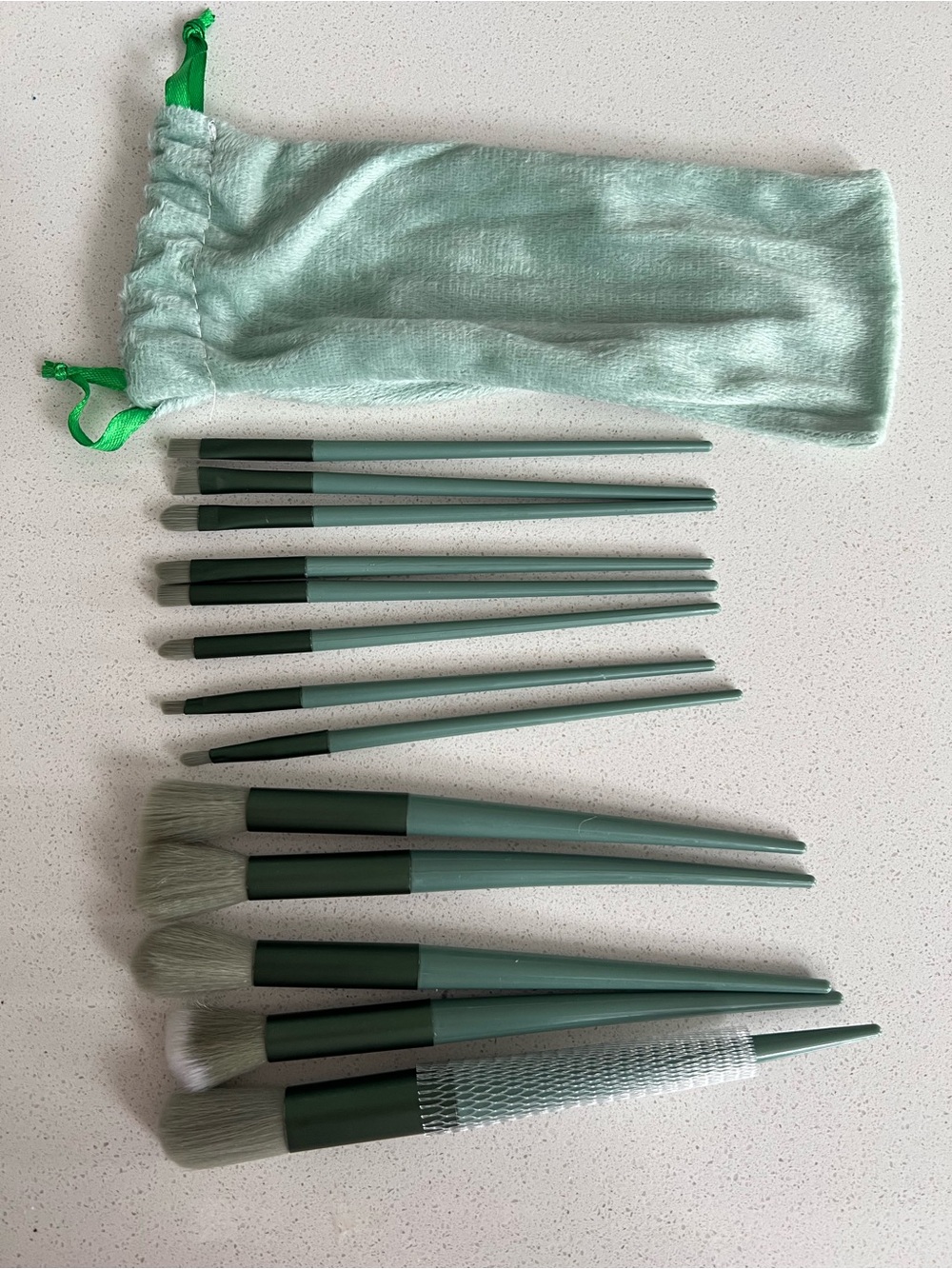 13 pcs Makeup Brush Set With Pouch - NWT - Picture 6 of 11